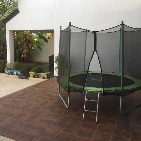 Saly - Villa Kage 6 Chambres -Clim-Wifi-Eau Chaude-Billard-Babyfoot-Ping Pong-Canal - Electricite Non Comprise Exterior foto
