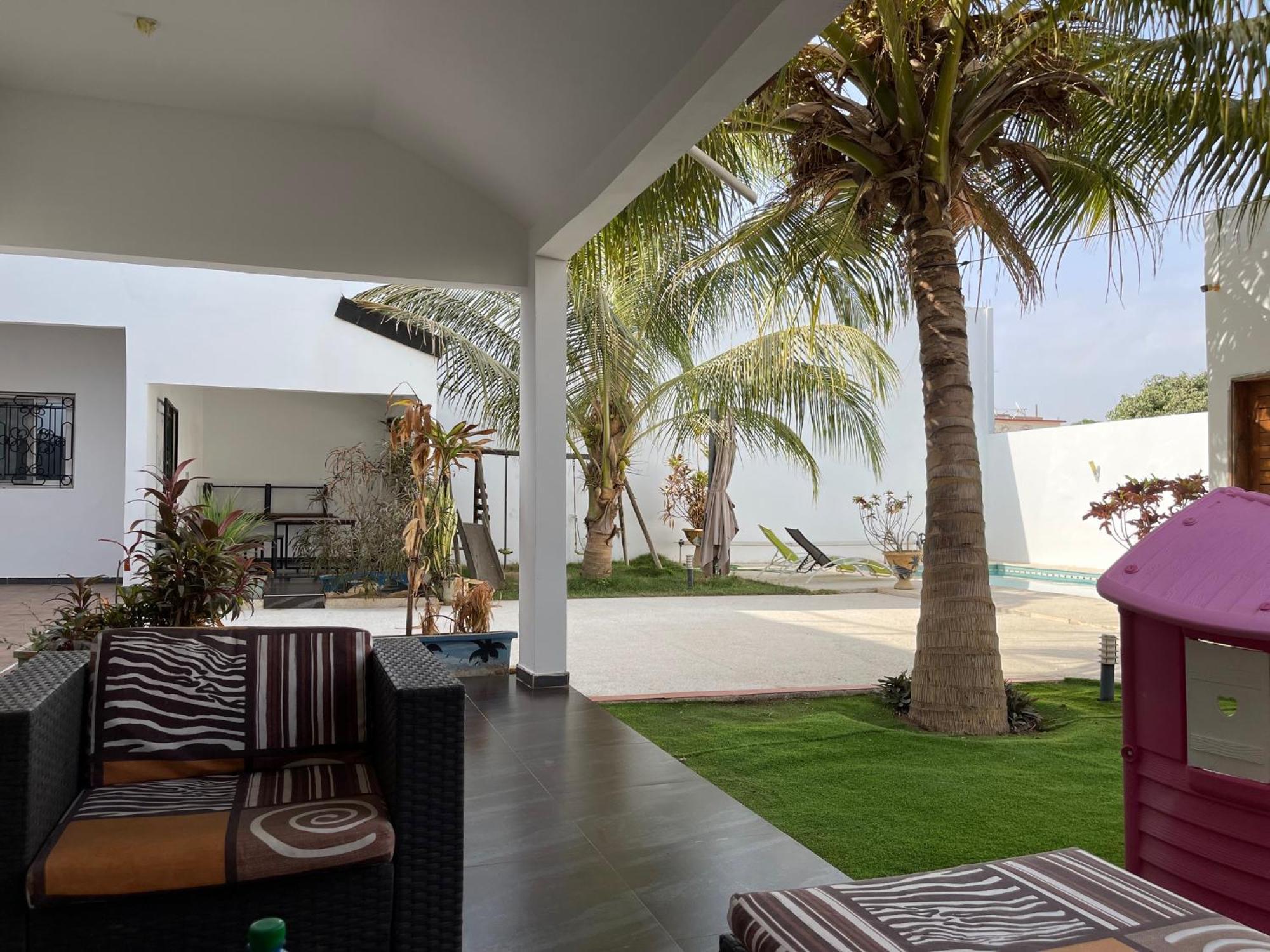 Saly - Villa Kage 6 Chambres -Clim-Wifi-Eau Chaude-Billard-Babyfoot-Ping Pong-Canal - Electricite Non Comprise Exterior foto