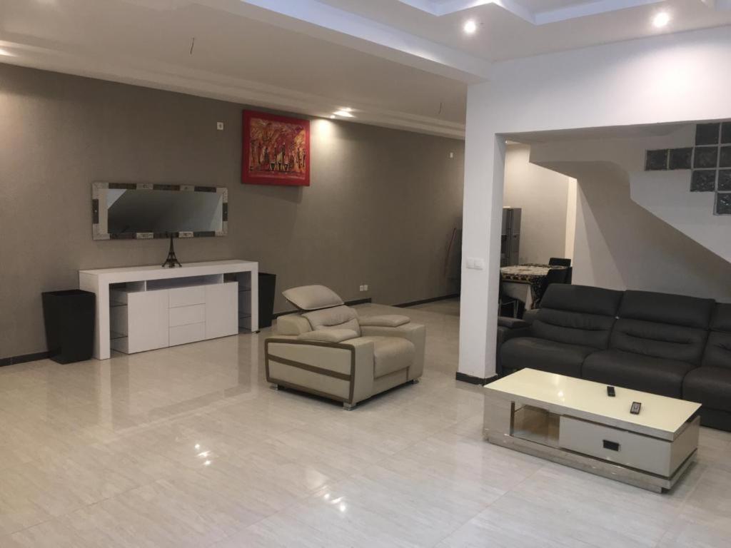 Saly - Villa Kage 6 Chambres -Clim-Wifi-Eau Chaude-Billard-Babyfoot-Ping Pong-Canal - Electricite Non Comprise Exterior foto