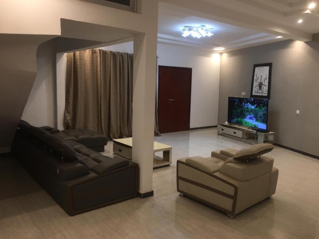 Saly - Villa Kage 6 Chambres -Clim-Wifi-Eau Chaude-Billard-Babyfoot-Ping Pong-Canal - Electricite Non Comprise Exterior foto
