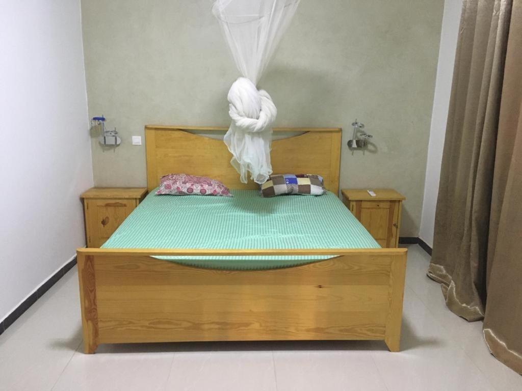 Saly - Villa Kage 6 Chambres -Clim-Wifi-Eau Chaude-Billard-Babyfoot-Ping Pong-Canal - Electricite Non Comprise Exterior foto