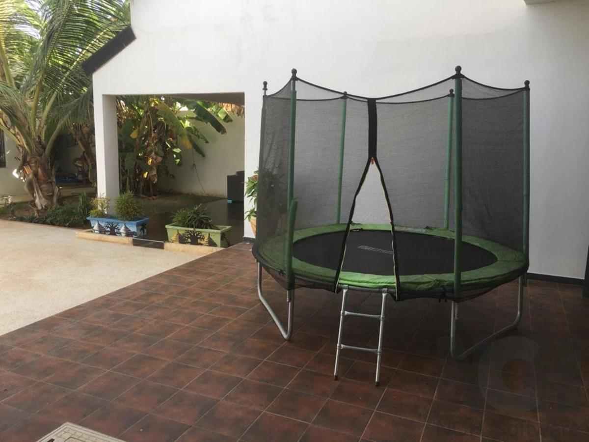 Saly - Villa Kage 6 Chambres -Clim-Wifi-Eau Chaude-Billard-Babyfoot-Ping Pong-Canal - Electricite Non Comprise Exterior foto