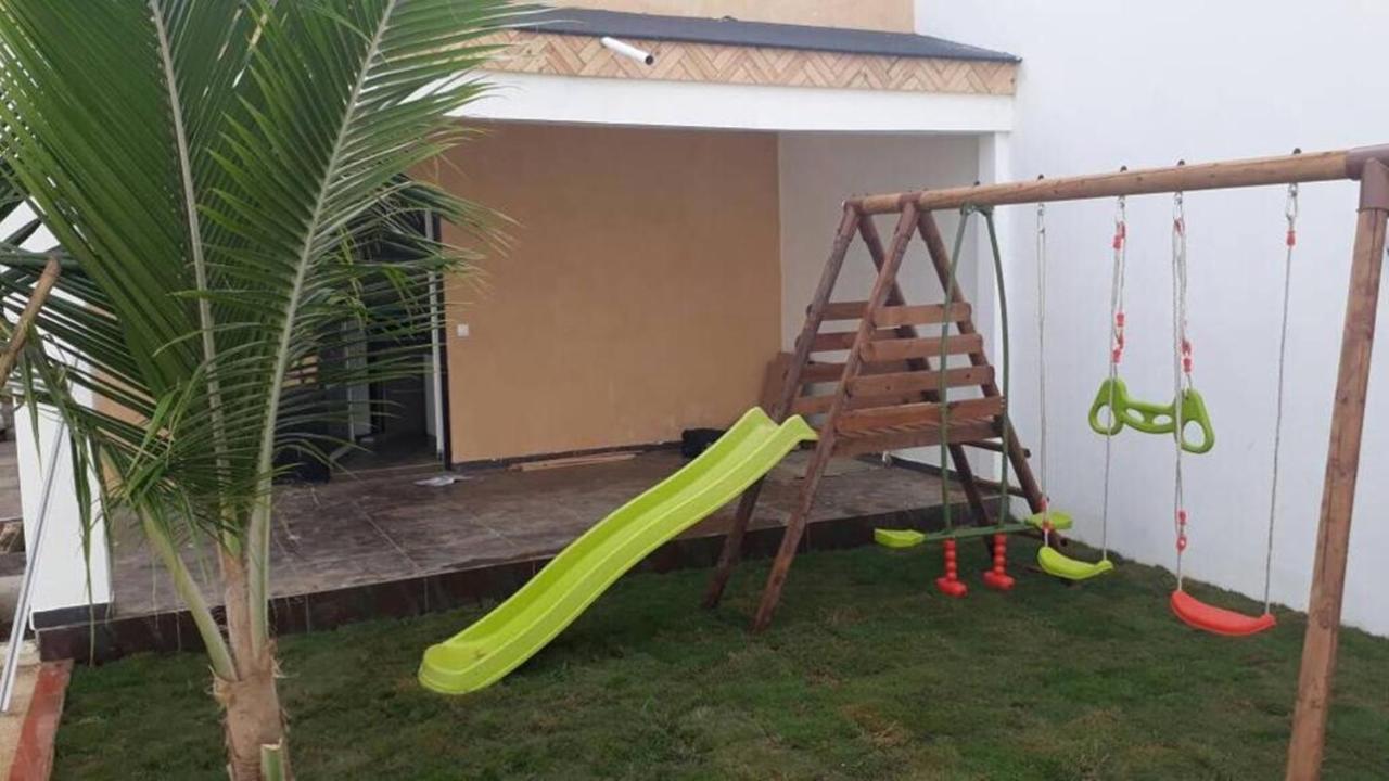 Saly - Villa Kage 6 Chambres -Clim-Wifi-Eau Chaude-Billard-Babyfoot-Ping Pong-Canal - Electricite Non Comprise Exterior foto