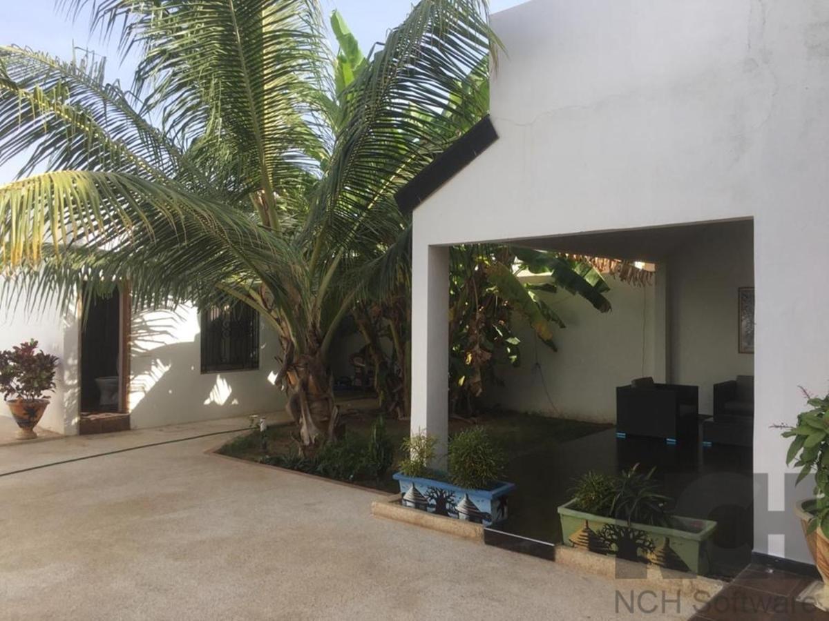 Saly - Villa Kage 6 Chambres -Clim-Wifi-Eau Chaude-Billard-Babyfoot-Ping Pong-Canal - Electricite Non Comprise Exterior foto